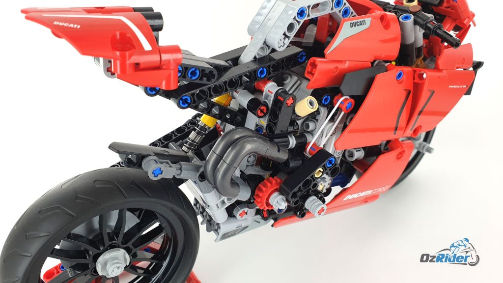 LEGO 42107 Ducati Panigale V4 R motorcycle [Review] - The Brothers Brick